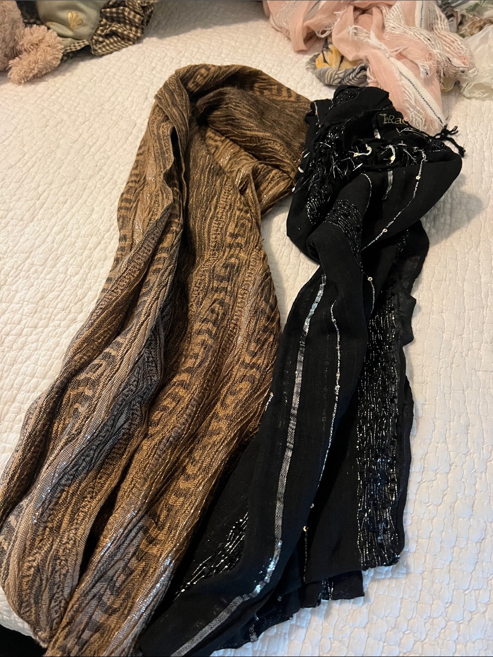 Multiple scarves - Picture 4 of 4